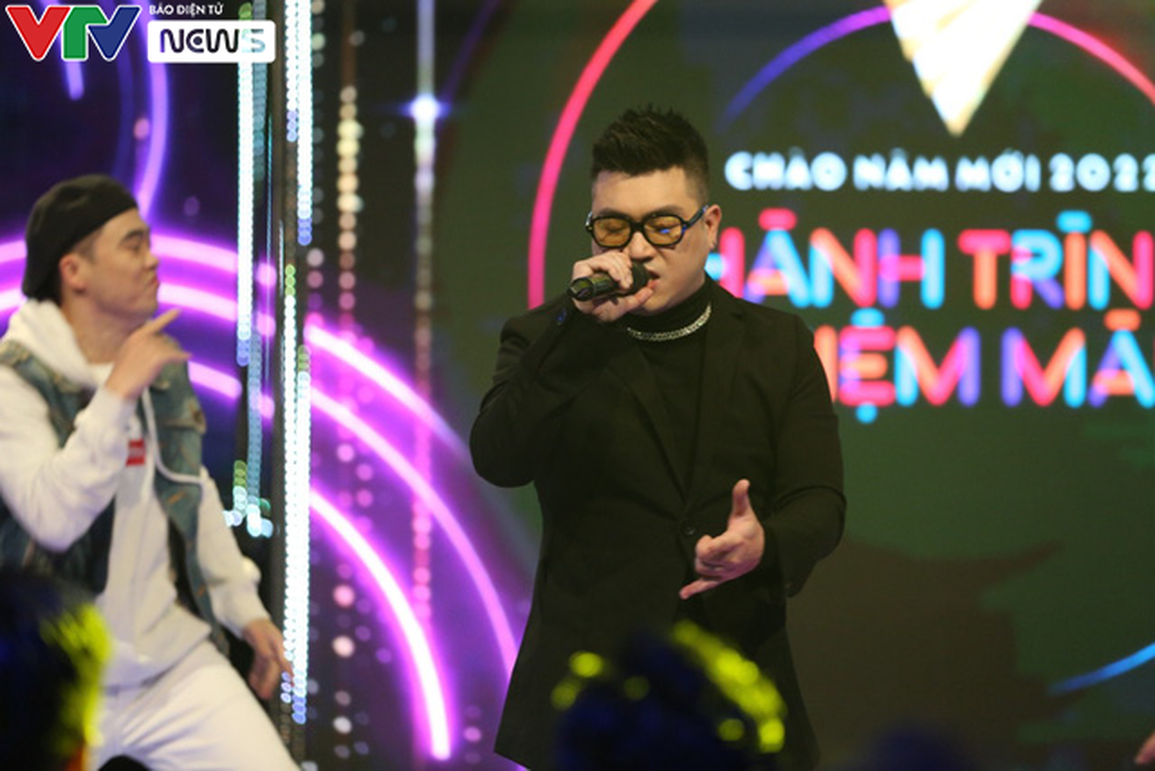 Nhìn lại những hình ảnh đáng nhớ trong Chào năm mới - Hành trình nhiệm màu - 1 Nhìn lại những hình ảnh đáng nhớ trong Chào năm mới - Hành trình nhiệm màu - 1