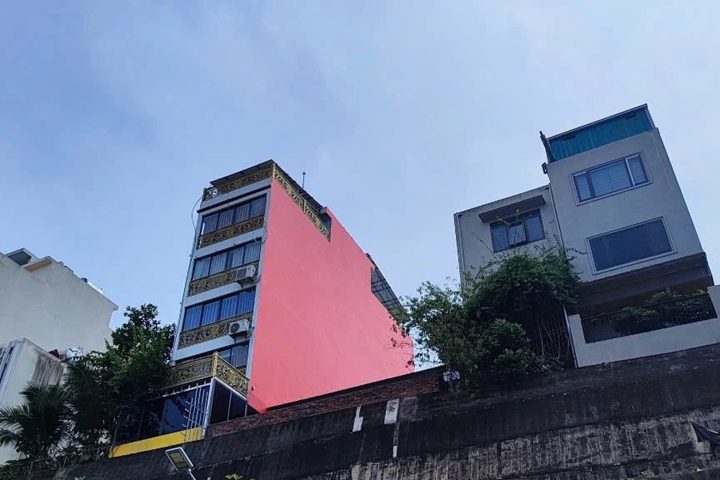 Xử nghiêm người thông tin sai lệch việc sơn cờ Tổ quốc ở Hạ Long - 2 Xử nghiêm người thông tin sai lệch việc sơn cờ Tổ quốc ở Hạ Long - 2