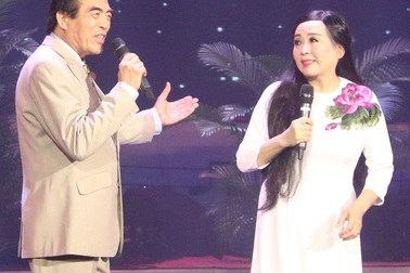 Nhiều nghệ sĩ gạo cội biểu diễn tại Lễ khai mạc Liên hoan Ca Múa Nhạc