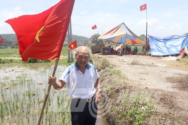 Bài 1: Dựng lều, rải đá chặn xã hội đen