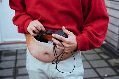 Hài hước thiết kế túi “bụng bia” dành cho nam giới