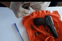 Nhóm đối tượng mang súng vào khách sạn để... “phê” ma tuý