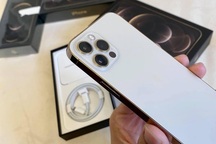 iPhone 12 lock về Việt Nam, giá từ 18 triệu đồng thì có nên mua?