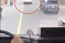 Tài xế ô tô cản đường xe cứu hoả nói “không nghe thấy tiếng còi”