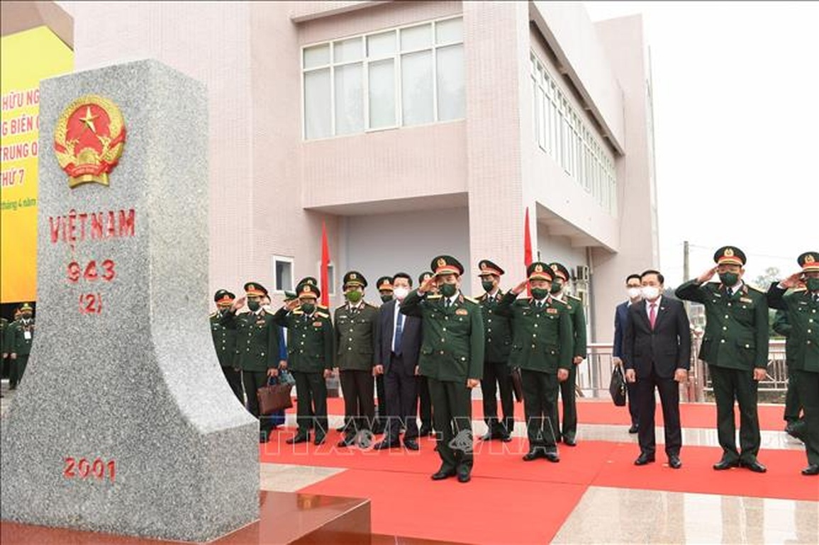 Bộ trưởng Quốc phòng 2 nước Việt - Trung giao lưu hữu nghị tại biên giới - 2 Bộ trưởng Quốc phòng 2 nước Việt - Trung giao lưu hữu nghị tại biên giới - 2