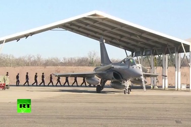 Không quân Pháp trình diễn khả năng bắt UAV bằng chim ưng