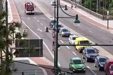 Phẫn nộ tài xế không nhường đường cho xe cứu hỏa