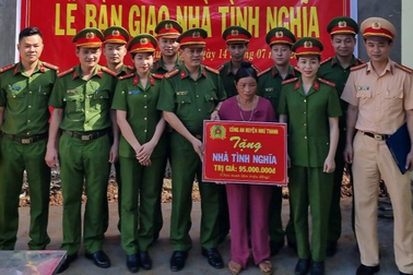 Quyên góp xây nhà giúp người có hoàn cảnh khó khăn