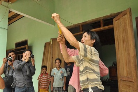 Lý do ông Lâm đốt nhà của “người rừng”