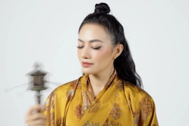 Tinna Tình: "Tôi đã trải qua biến cố lớn, đi khắp nơi lo chữa bệnh cho mẹ"