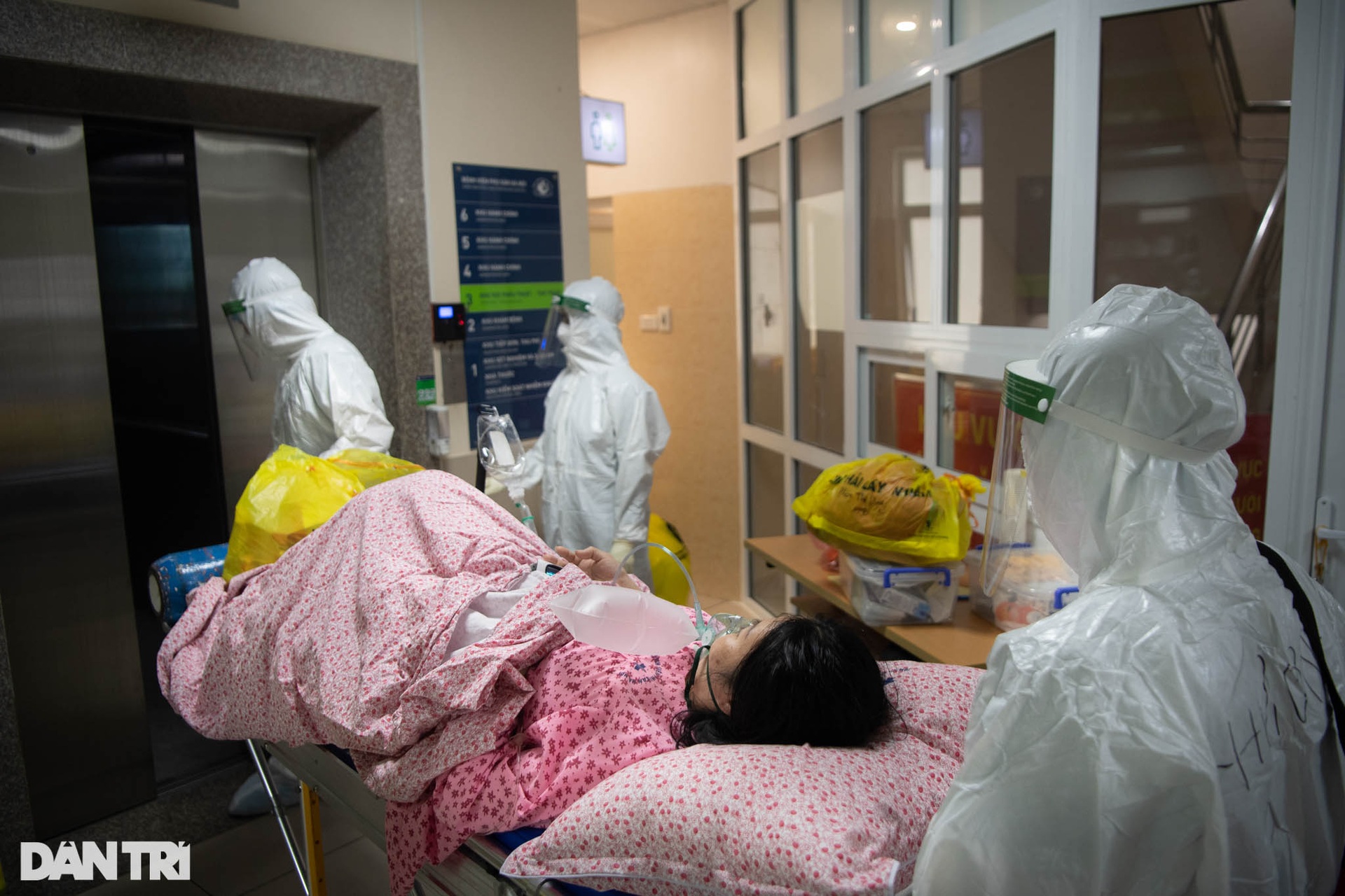 Khoảnh khắc sự sống nảy mầm giữa khu điều trị sản phụ F0 ở Hà Nội - 10 Khoảnh khắc sự sống nảy mầm giữa khu điều trị sản phụ F0 ở Hà Nội - 10