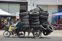 Quy định về việc chở hàng hóa trên xe máy