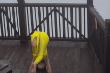 Nhóm khách tập yoga trên đỉnh Fansipan gây tranh cãi