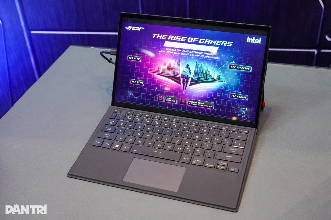 Cận cảnh máy tính bảng Gaming có chip Intel Core i9 - 1 Cận cảnh máy tính bảng Gaming có chip Intel Core i9 - 1