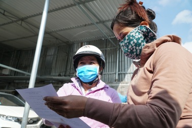 Gõ cửa từng nhà tìm lao động tự do nhận hỗ trợ từ gói 62.000 tỷ đồng