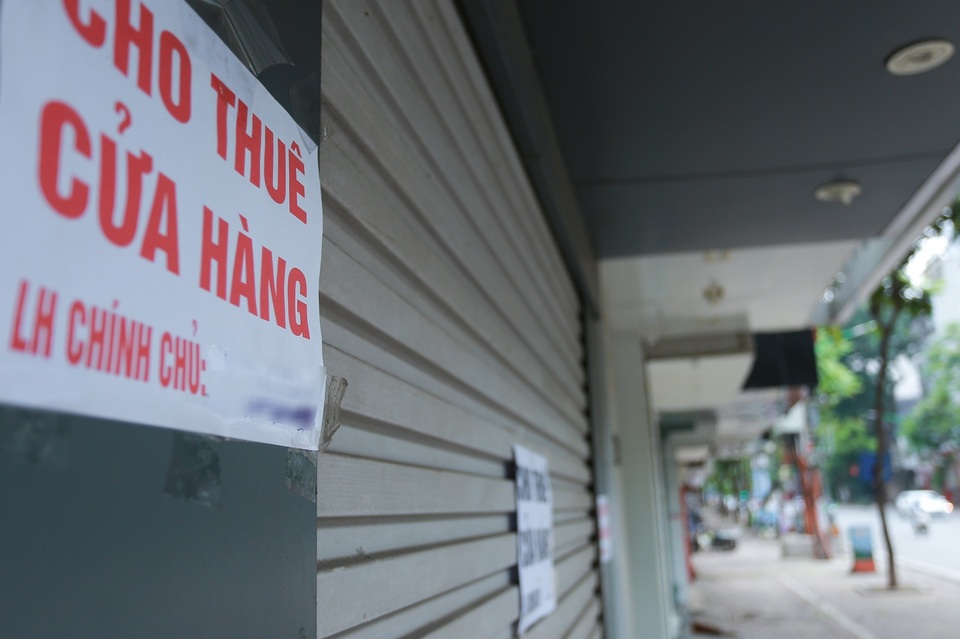 Loạt cửa hàng ở Hà Nội trả mặt bằng, chủ nhà méo mặt tìm khách thuê - 9 Loạt cửa hàng ở Hà Nội trả mặt bằng, chủ nhà méo mặt tìm khách thuê - 9