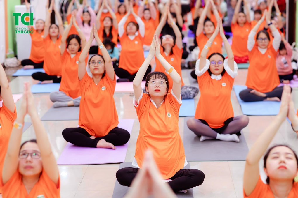 Lớp học yoga thai kỳ miễn phí tại Hà Nội thu hút nhiều mẹ bầu - 2 Lớp học yoga thai kỳ miễn phí tại Hà Nội thu hút nhiều mẹ bầu - 2