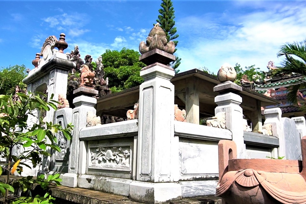 Thực hư khu lăng mộ được đồn có trị giá 3000 cây vàng ở Kiên Giang - 3 Thực hư khu lăng mộ được đồn có trị giá 3000 cây vàng ở Kiên Giang - 3