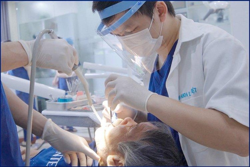 Công nghệ Safe Tech: Trồng răng an toàn và thành công cho người cao tuổi - 2 Công nghệ Safe Tech: Trồng răng an toàn và thành công cho người cao tuổi - 2