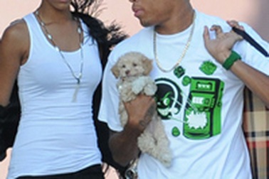 Rihanna cùng người yêu công khai đi mua sắm