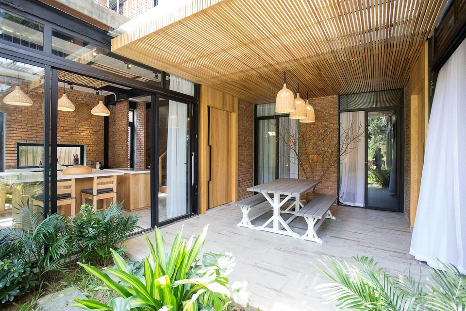 Đôi bạn thân mua đất, xây biệt thự cạnh nhau để sống đến cuối đời ở Đà Nẵng - 4 Đôi bạn thân mua đất, xây biệt thự cạnh nhau để sống đến cuối đời ở Đà Nẵng - 4