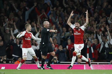 Arsenal 4-3 Leiscester: Bữa tiệc bàn thắng