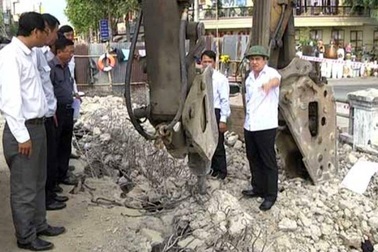 Sau 2 vụ tai nạn, Bộ GTVT kiểm tra việc phá dỡ cầu trăm tuổi