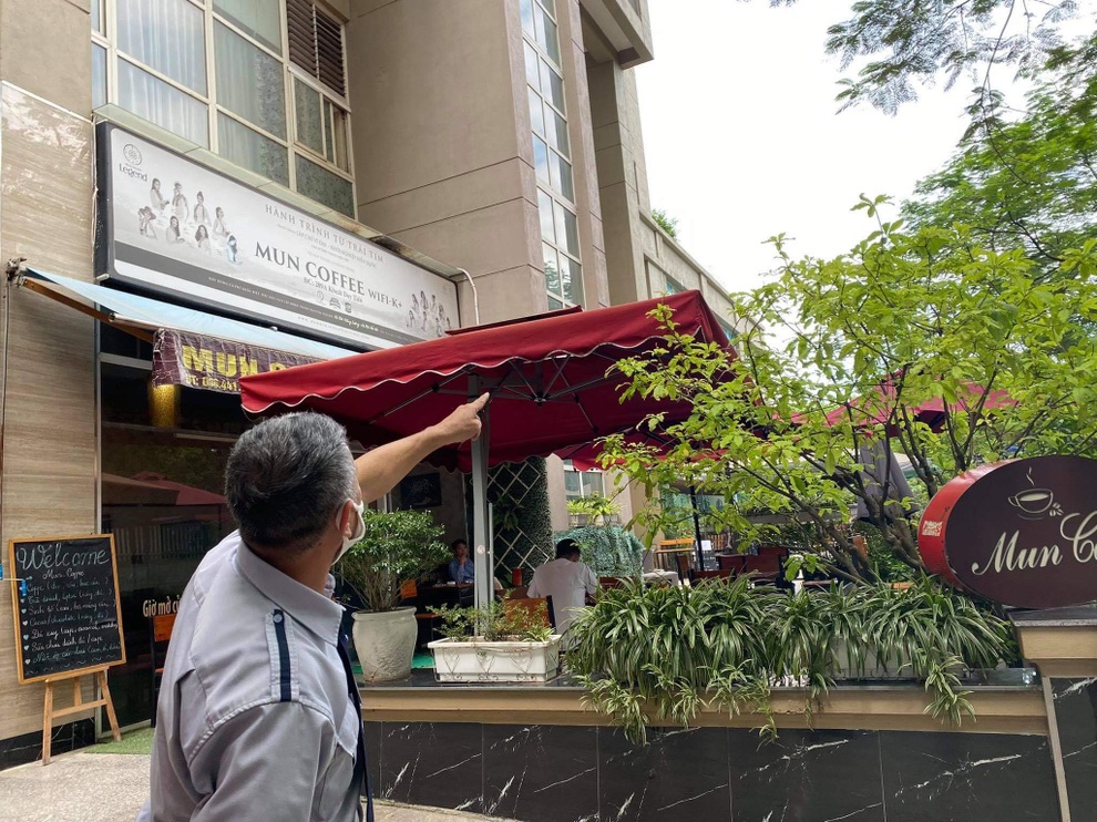 Vụ bé trai 5 tuổi rơi từ tầng 11 chung cư: Gia đình nạn nhân mới chuyển đến - 2 Vụ bé trai 5 tuổi rơi từ tầng 11 chung cư: Gia đình nạn nhân mới chuyển đến - 2