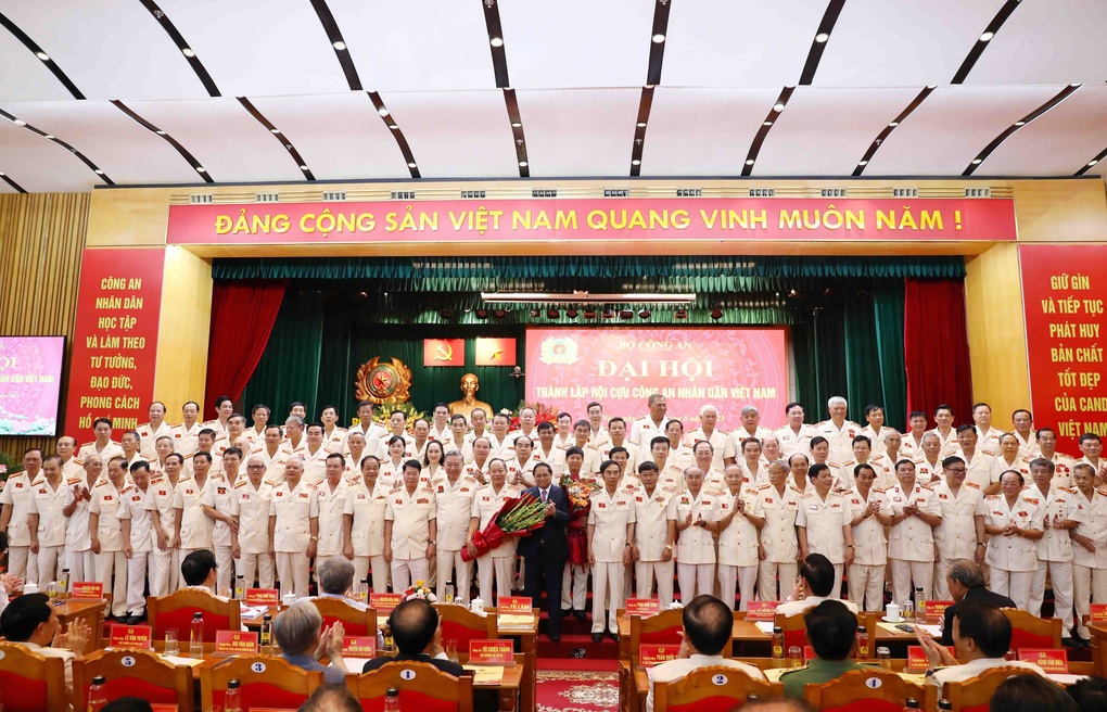 Thủ tướng: Hội Cựu CAND Việt Nam sẽ phát huy truyền thống vẻ vang anh hùng - 4 Thủ tướng: Hội Cựu CAND Việt Nam sẽ phát huy truyền thống vẻ vang anh hùng - 4