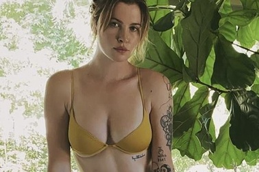Người mẫu áo tắm Ireland Baldwin thừa nhận có chỉnh sửa ảnh