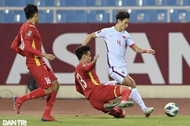 Cổ động viên Trung Quốc đập nát tivi sau trận thua tuyển Việt Nam