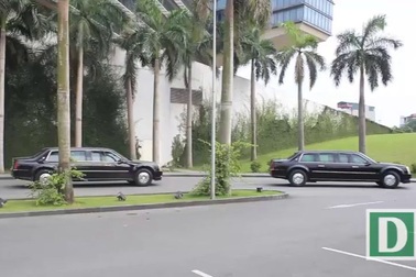 Đoàn xe hộ tống Tổng thống Obama rời khách sạn đi Nội Bài