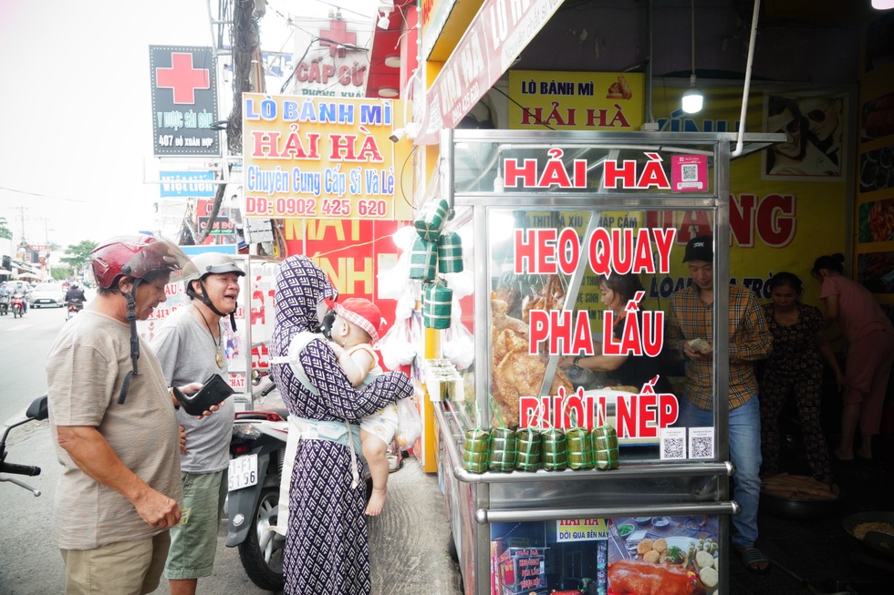 Từ hai bàn tay trắng, người phụ nữ bán bánh mì sở hữu 5 căn nhà phố - 1 Từ hai bàn tay trắng, người phụ nữ bán bánh mì sở hữu 5 căn nhà phố - 1