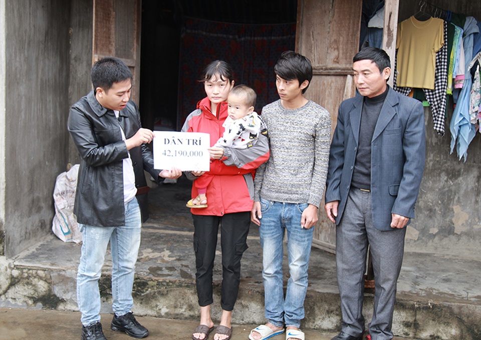 Người đàn ông mắc bệnh lạ bị ăn mòn xương não được bạn đọc giúp đỡ hơn 42 triệu đồng - 3 Người đàn ông mắc bệnh lạ bị ăn mòn xương não được bạn đọc giúp đỡ hơn 42 triệu đồng - 3