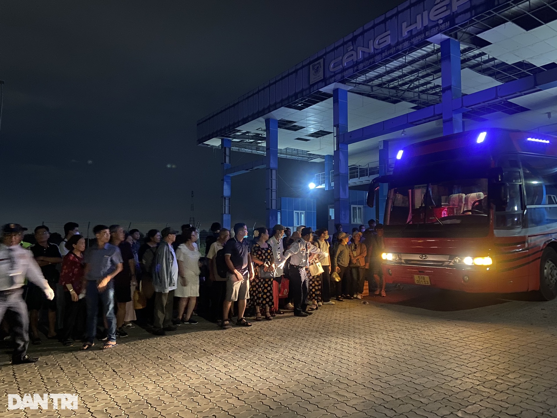 Tàu cao tốc TPHCM - Côn Đảo vỡ trận ngay chuyến đầu tiên - 5 Tàu cao tốc TPHCM - Côn Đảo vỡ trận ngay chuyến đầu tiên - 5