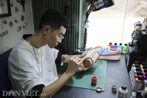 Nghề “phù phép” giày giá từ tiền trăm nghìn lên tới chục triệu đồng