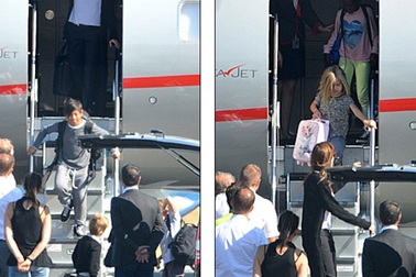 Đại gia đình Brangelina gây chú ý khi di chuyển bằng phi cơ riêng