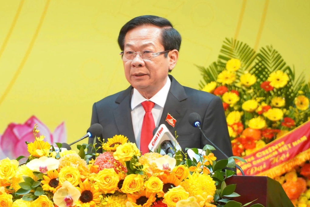 Can Tho លេខា៖ យើងមិនត្រូវបានអនុញ្ញាតឲ្យឈប់ស្កប់ស្កល់ ឬមិនសប្បាយចិត្តទេ! - ២ Bí thư Cần Thơ: Chúng ta không được phép dừng lại, bằng lòng, thỏa mãn! - 2