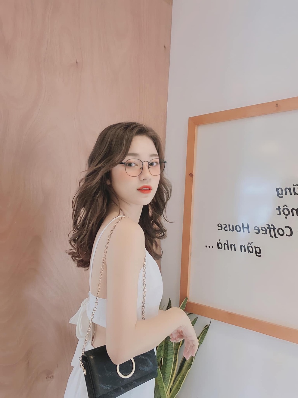Cô giáo trường nghề xinh đẹp là gương mặt quảng cáo đắt show - 7 Cô giáo trường nghề xinh đẹp là gương mặt quảng cáo đắt show - 7