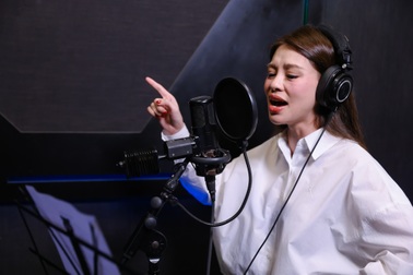 Hòa nhạc "Rực rỡ ngày mới": Dàn sao hội tụ, lan tỏa thông điệp nhân văn