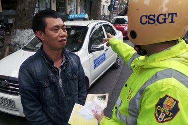 Hà Nội mạnh tay với taxi "dù"