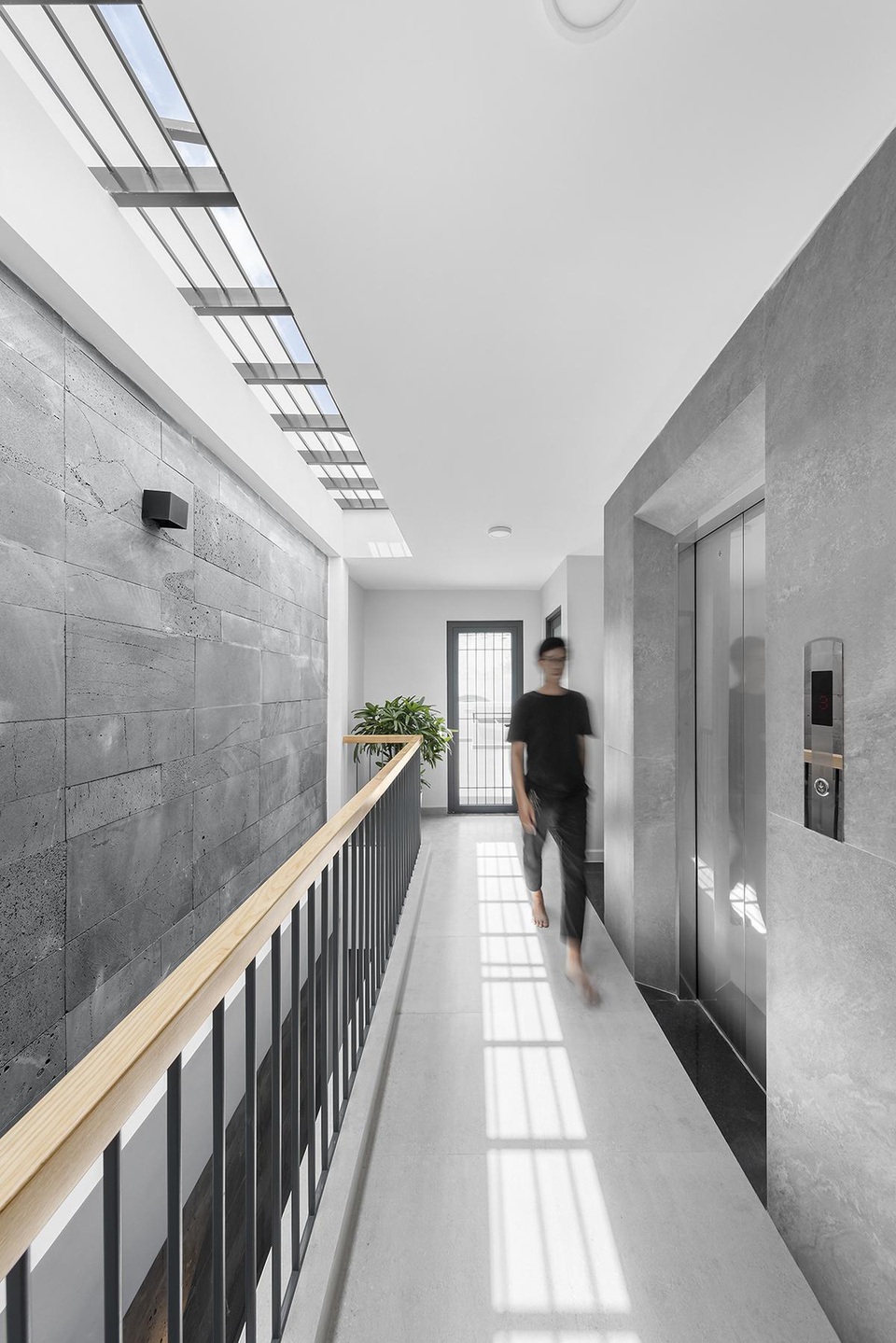 Nhà trong hẻm “lột xác” thành không gian sống “vạn người mê” ở Sài Gòn - 11