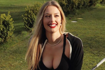 Nữ golf thủ khiến vạn người mê vì quá quyến rũ