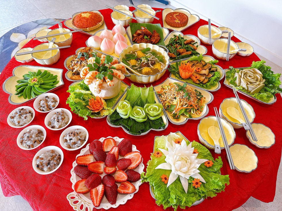 Cô gái Hà Nội ở Australia làm mâm cỗ chay 13 món đẹp mắt cúng rằm tháng 7 - 8 Cô gái Hà Nội ở Australia làm mâm cỗ chay 13 món đẹp mắt cúng rằm tháng 7 - 8
