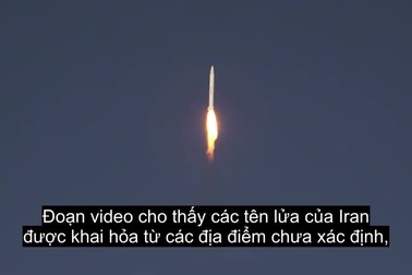 Khoảnh khắc tên lửa Iran ồ ạt rời bệ phóng, tấn công cơ sở quân sự Israel
