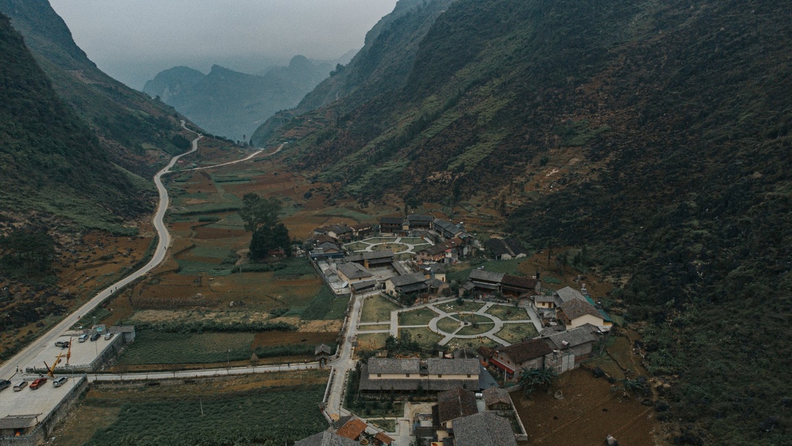 Ngôi làng du lịch thiết kế hình đôi mắt, đẹp ấn tượng tại Hà Giang - 1 Ngôi làng du lịch thiết kế hình đôi mắt, đẹp ấn tượng tại Hà Giang - 1
