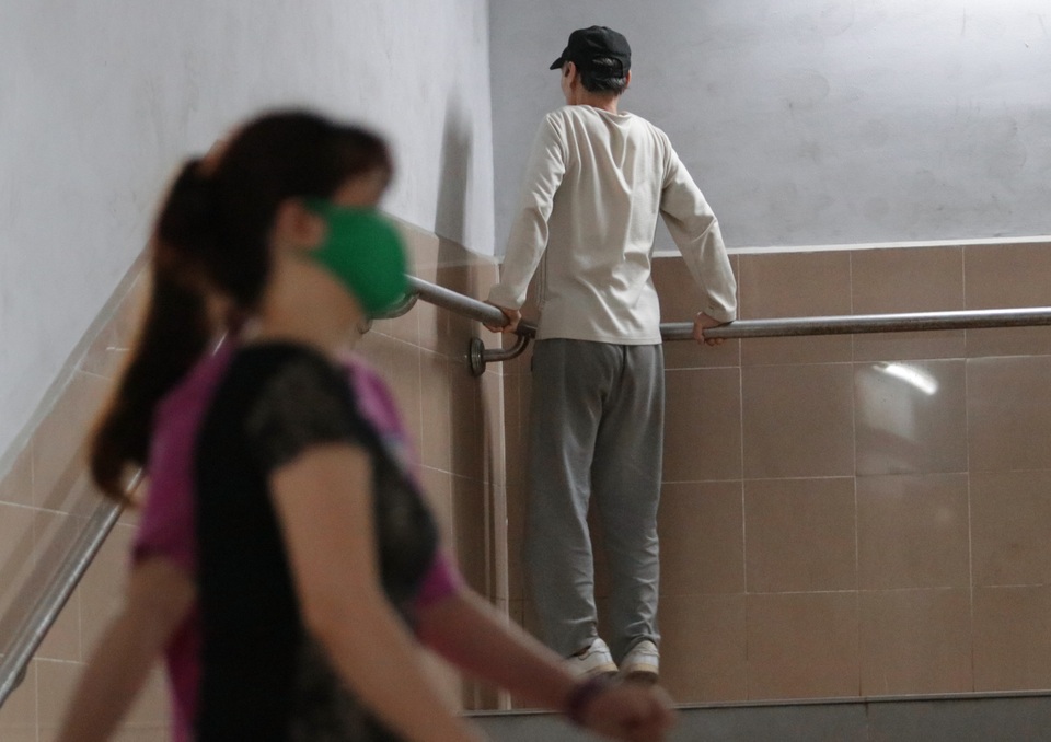 Cuộc sống về chiều dưới địa đạo lớn nhất Hà Nội giữa đại dịch Covid-19 - 11 Cuộc sống về chiều dưới địa đạo lớn nhất Hà Nội giữa đại dịch Covid-19 - 11