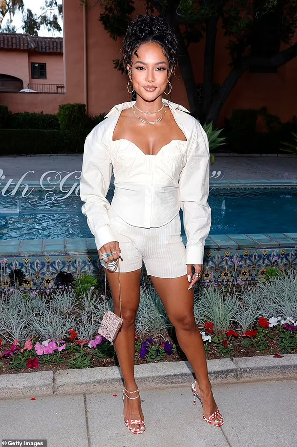 Người mẫu gốc Việt Karrueche Tran mặc bốc lửa đi dự tiệc - 5 Người mẫu gốc Việt Karrueche Tran mặc bốc lửa đi dự tiệc - 5