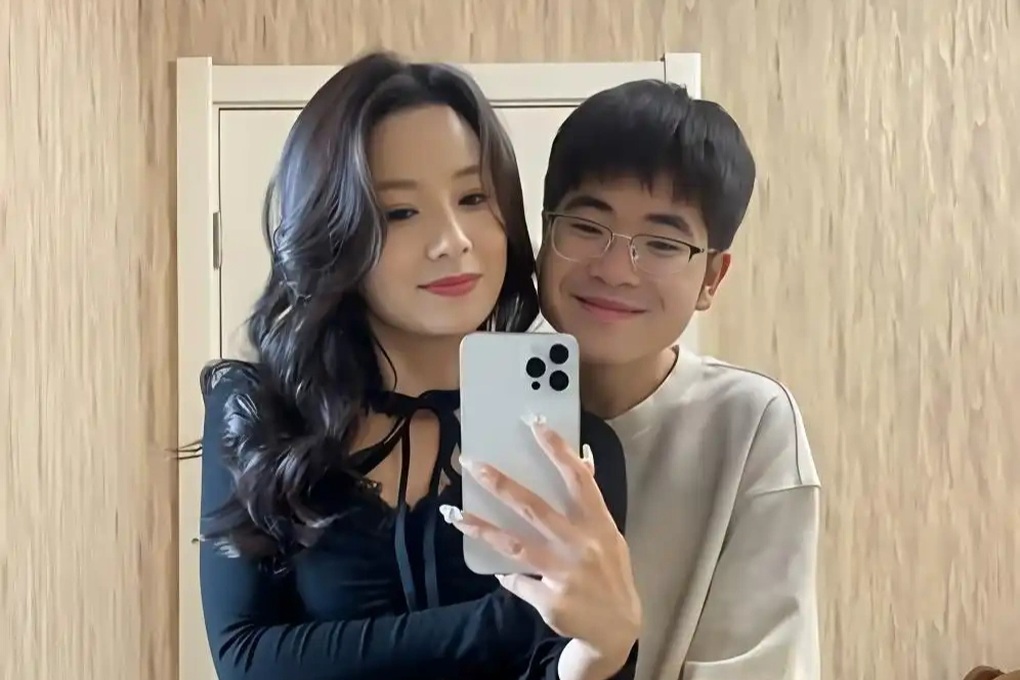 Chàng shipper cưa đổ nữ khách hàng hơn 15 tuổi sau lần giao đơn hàng - 2 Chàng shipper cưa đổ nữ khách hàng hơn 15 tuổi sau lần giao đơn hàng - 2