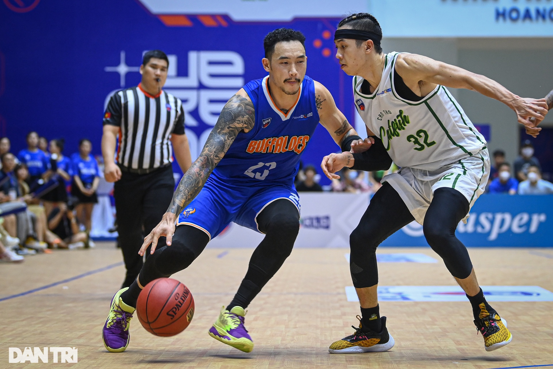 Mãn nhãn với những pha úp rổ đẳng cấp NBA của ngoại binh Hanoi Buffaloes - 2 Mãn nhãn với những pha úp rổ đẳng cấp NBA của ngoại binh Hanoi Buffaloes - 2